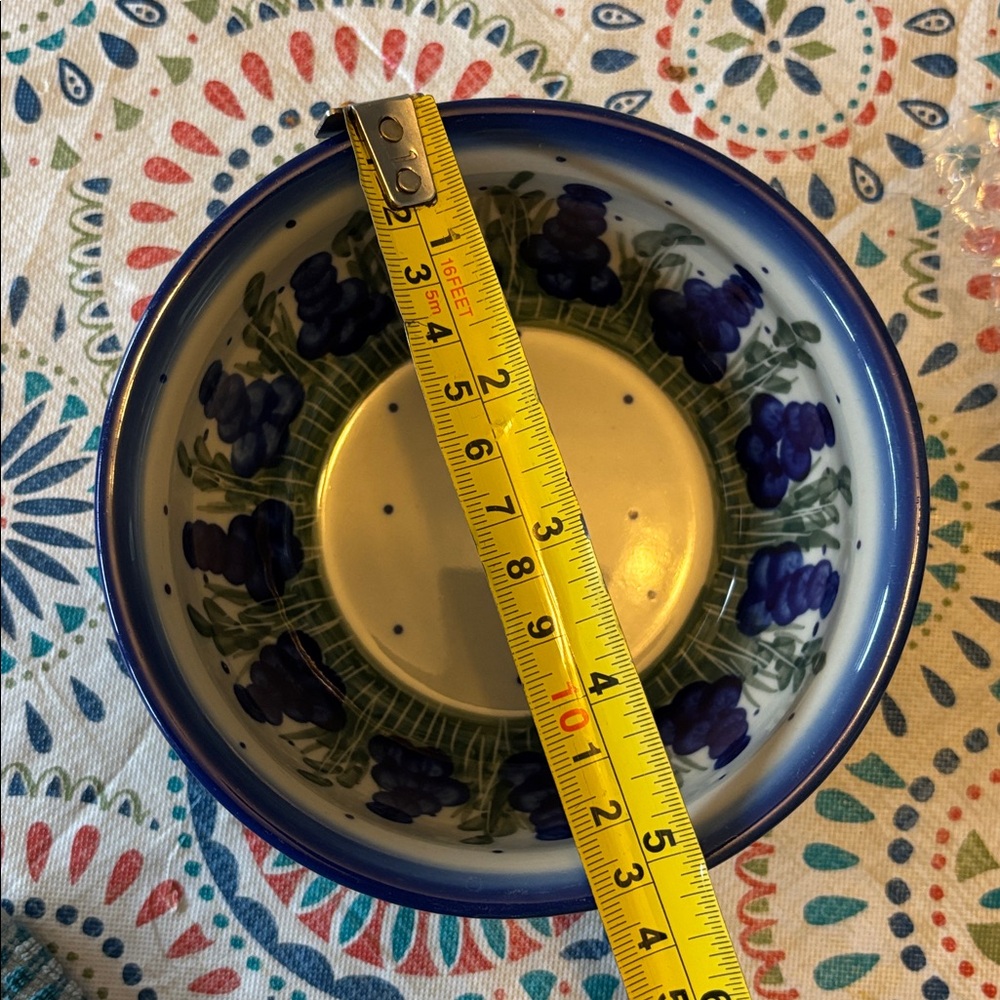 Boleslawiec Polish pottery- set of 2 bowls and 2 salad plates.  Hand made - Picture 10 of 11